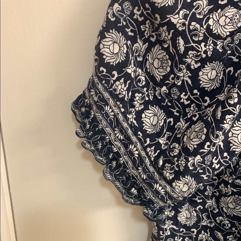 Max Studio Blue and White Puff Sleeve Blouse in Sz L - Picture 3 of 8